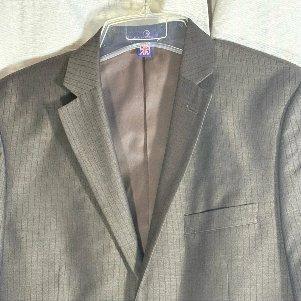 The Savile‎ Row Men's Dark Gray with black stripe Blazer size 40 R Double Vent